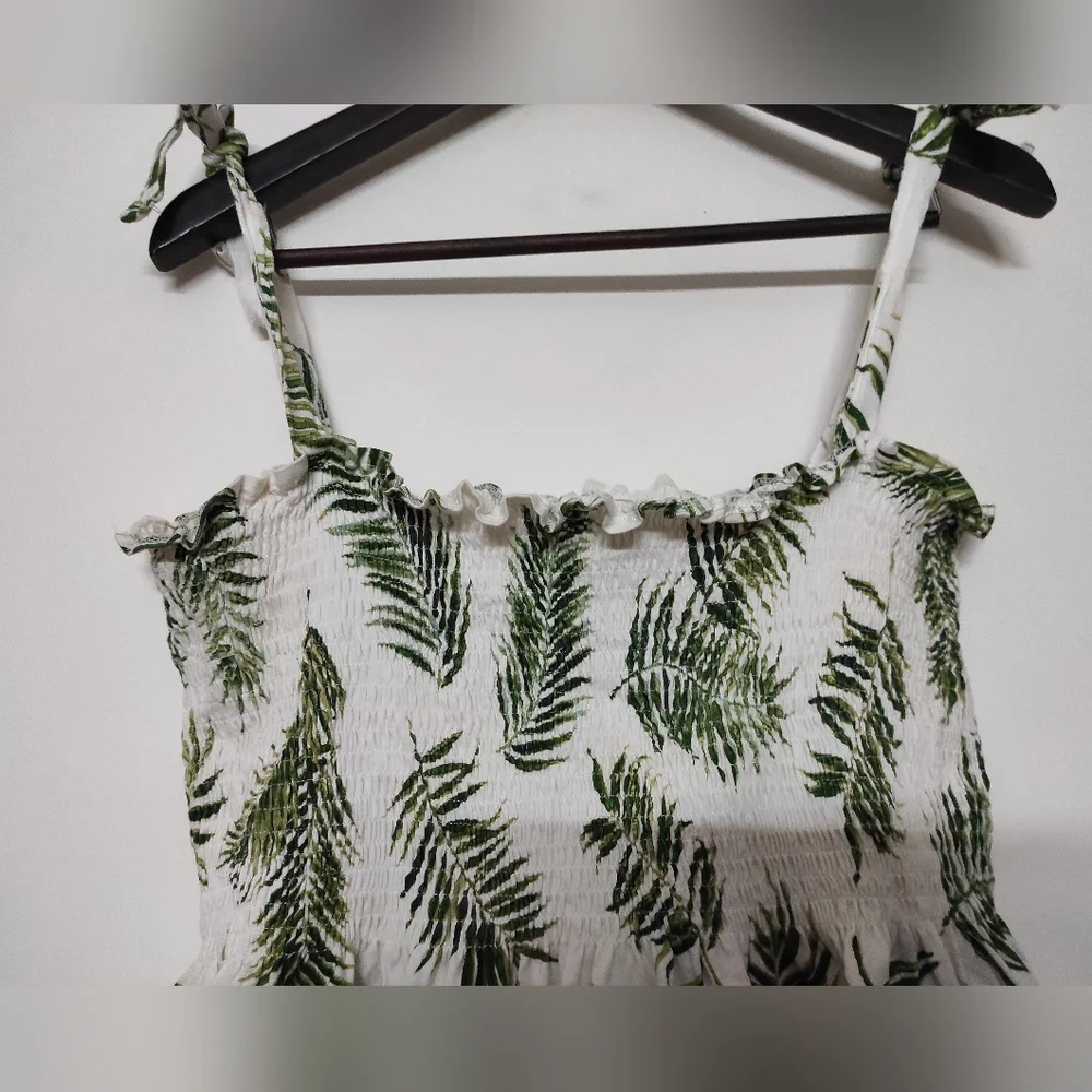 H&M Palm Print Smocked Top 💚 - Picture 8 of 13
